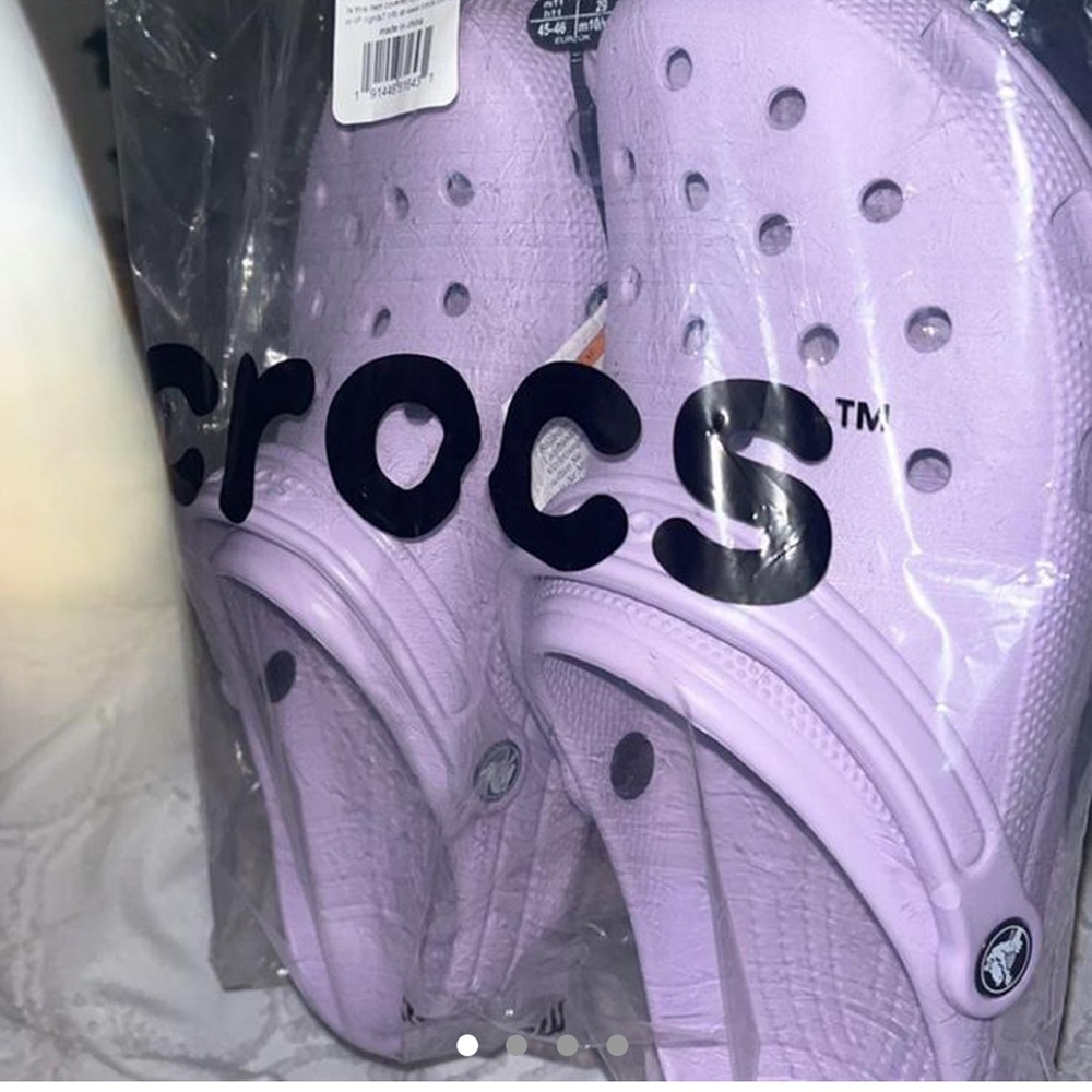 crocs - Picture 1 of 4
